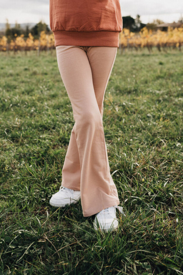 Little Hedonist organic flared leggings, made of the softest organic cotton